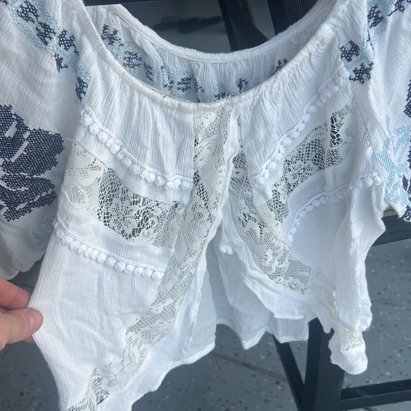 Gimmicks Crop Top - Picture 4 of 6